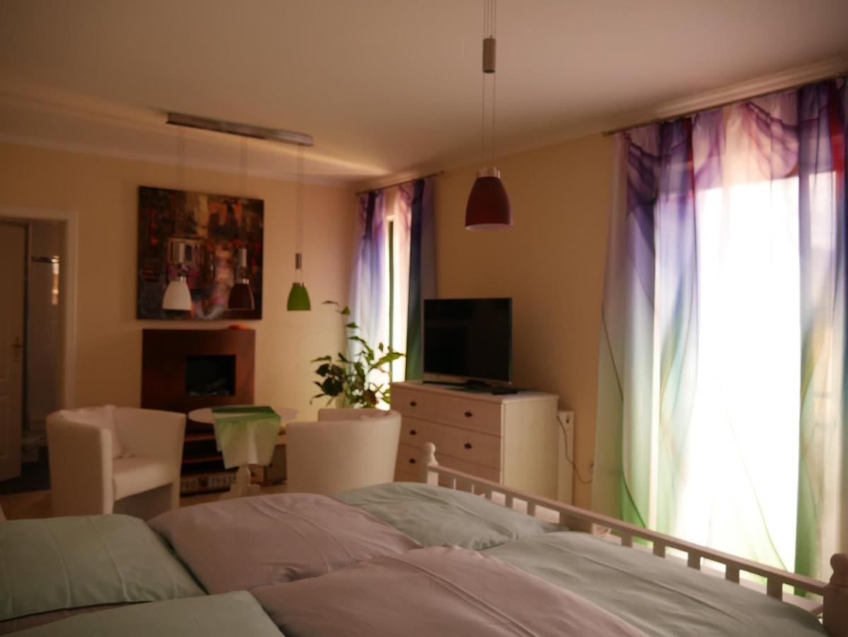 Ferienzimmer Weltenbummler,ラインスベルク エクステリア 写真