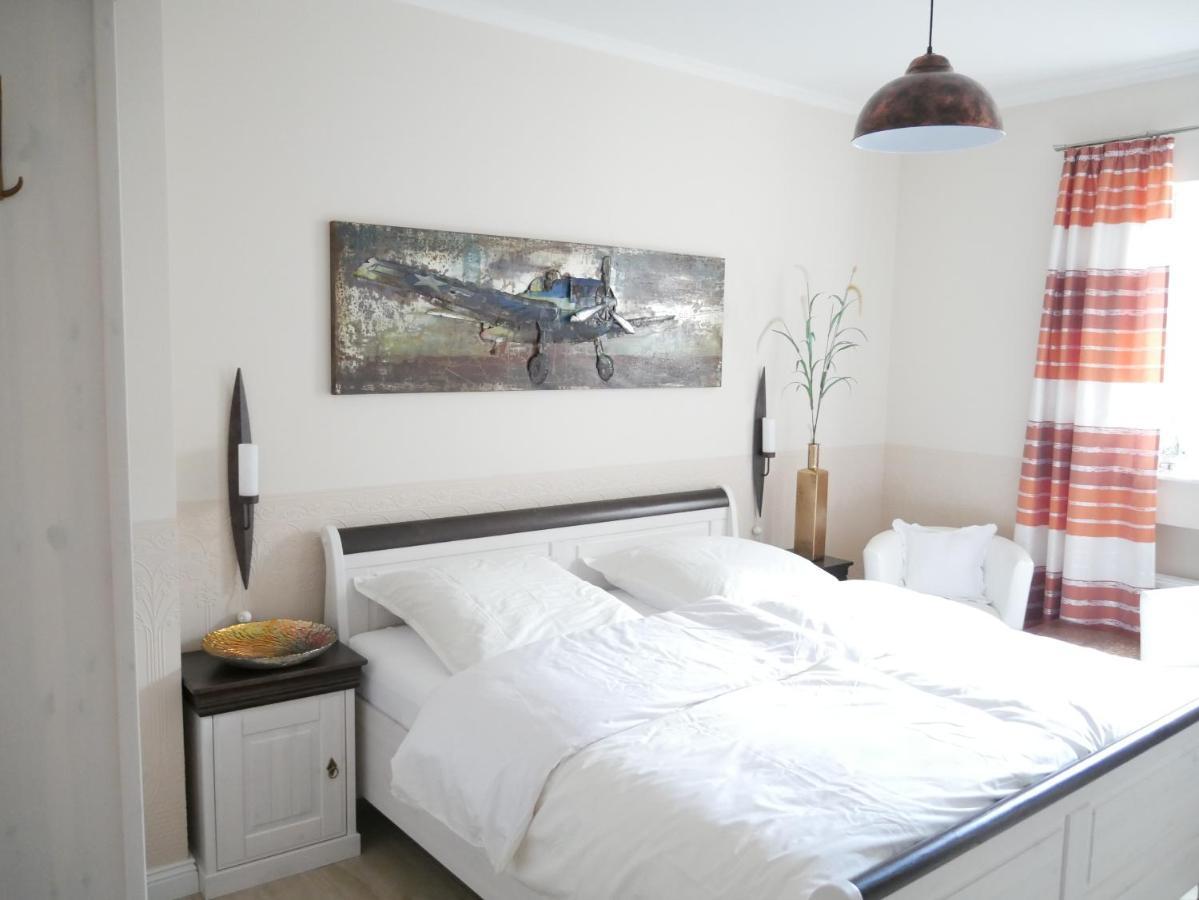 Ferienzimmer Weltenbummler,ラインスベルク エクステリア 写真